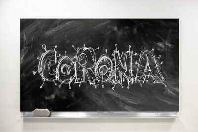Corona mit Kreide auf der Tafel